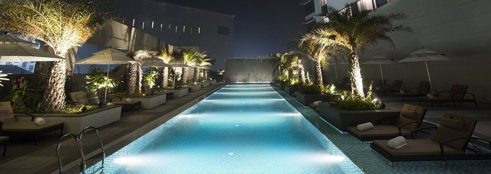 Hotel Taj Swarna, Amritsar Extérieur photo The pool at the hotel