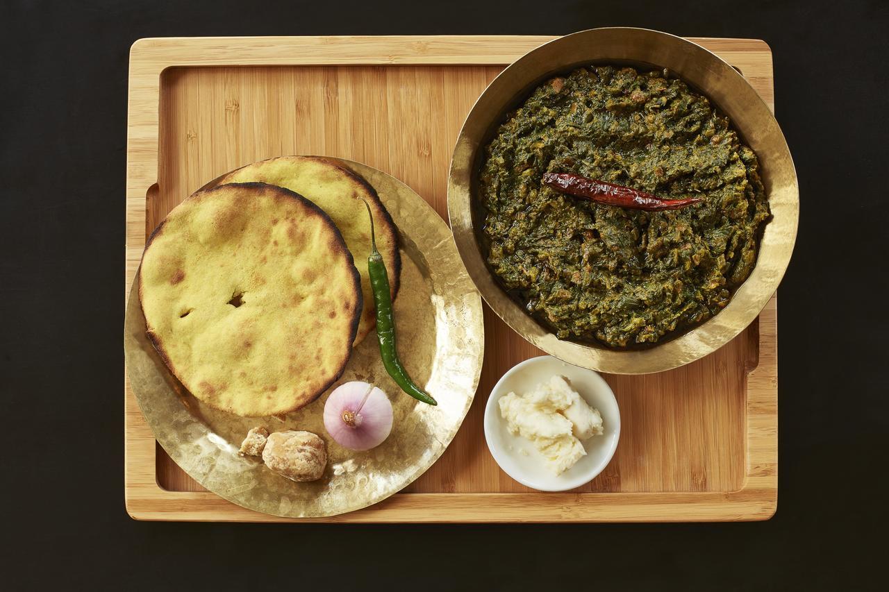 Hotel Taj Swarna, Amritsar Extérieur photo A traditional meal of Makha