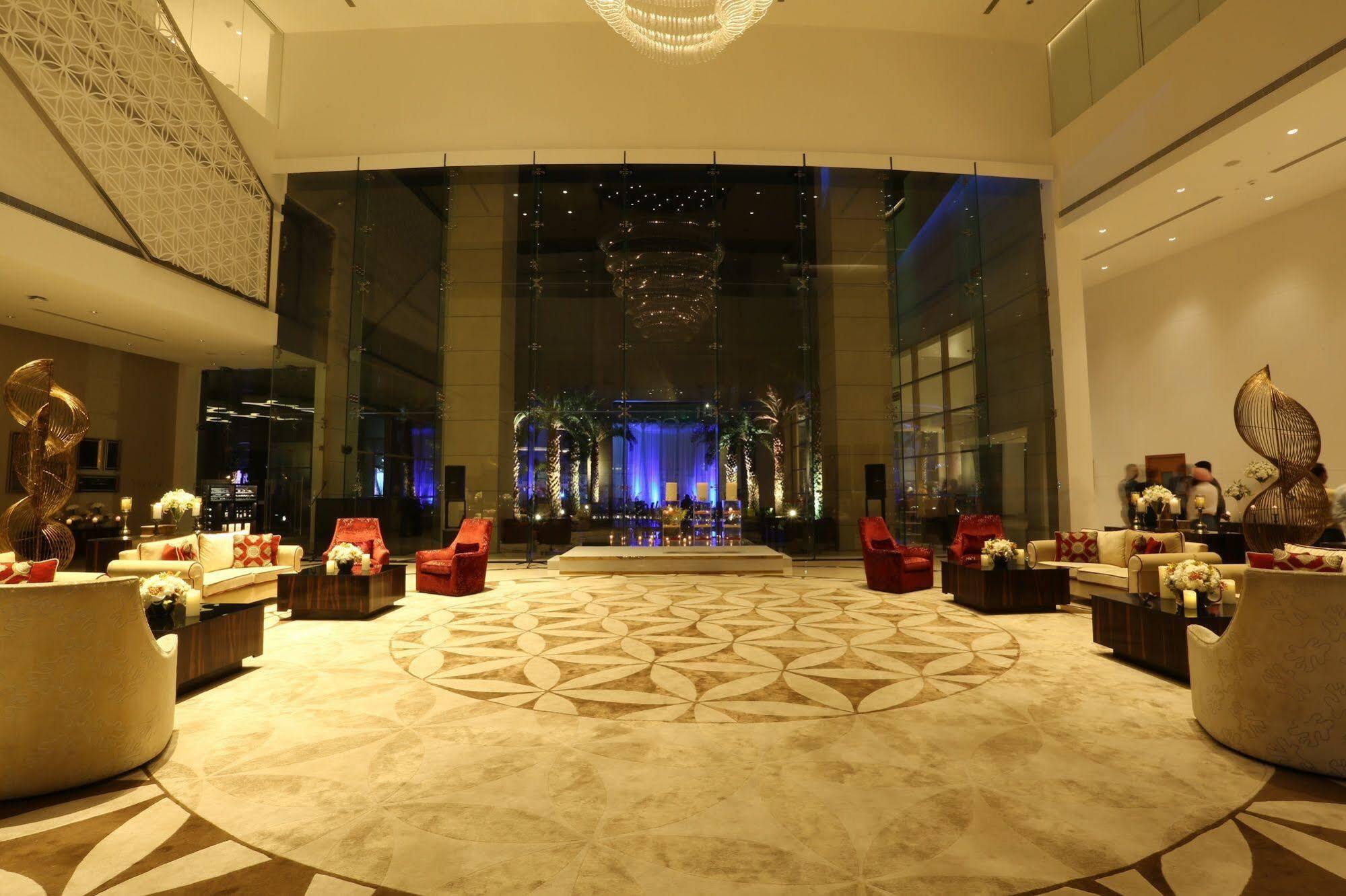 Hotel Taj Swarna, Amritsar Extérieur photo The lobby of the hotel