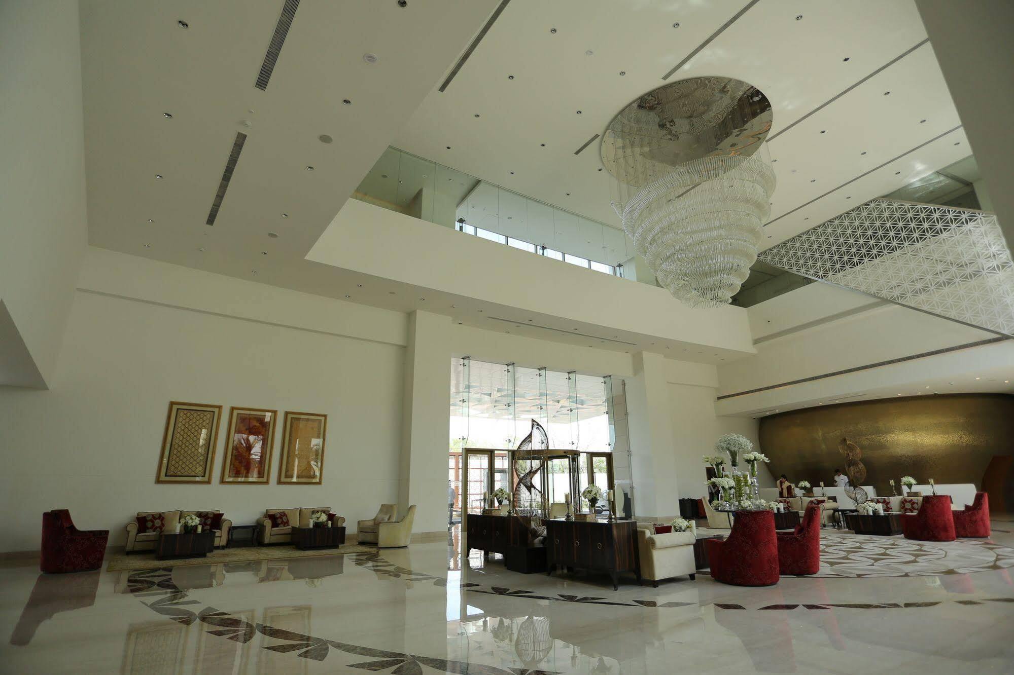 Hotel Taj Swarna, Amritsar Extérieur photo Lobby