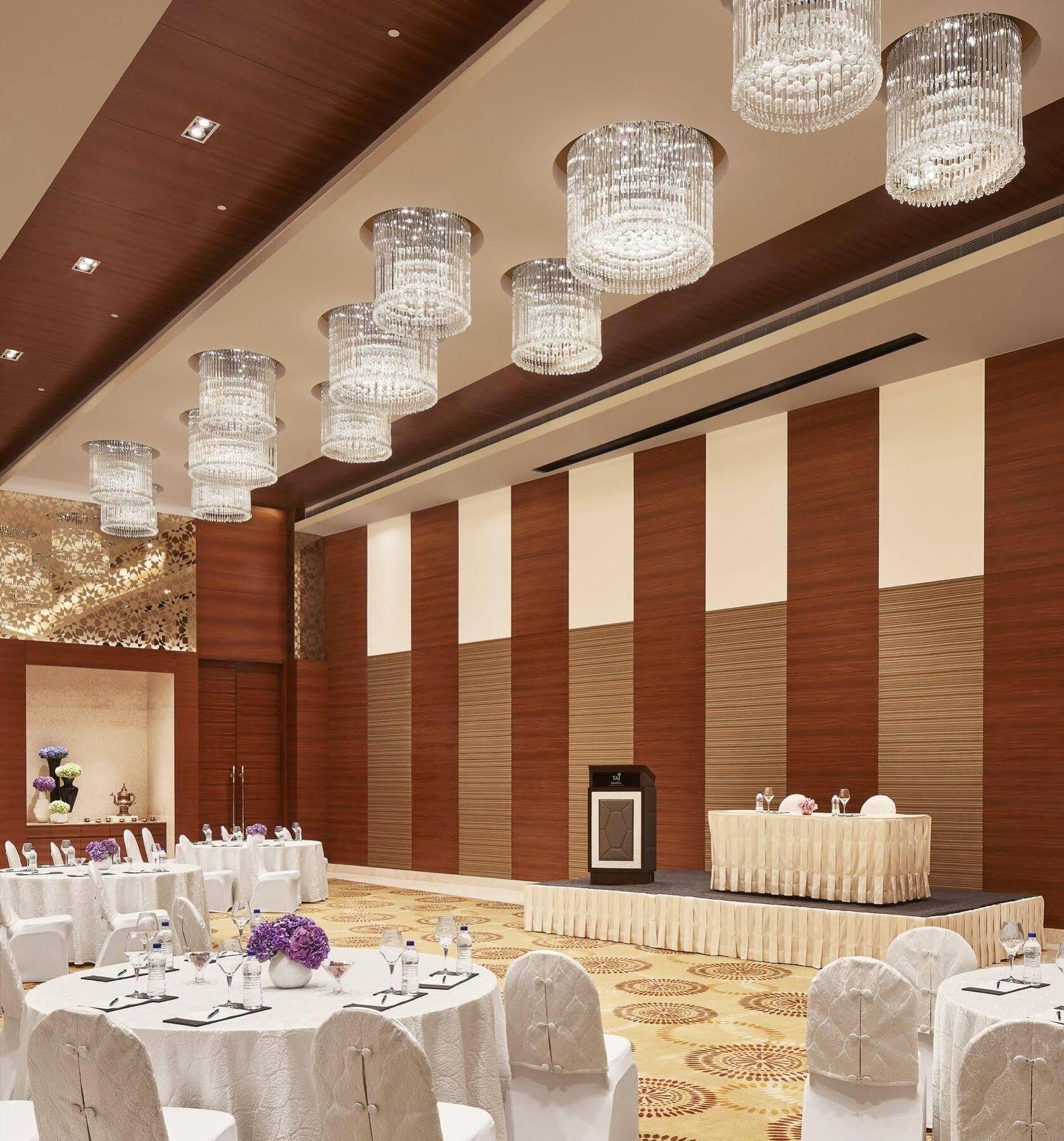 Hotel Taj Swarna, Amritsar Extérieur photo The Royal Ballroom