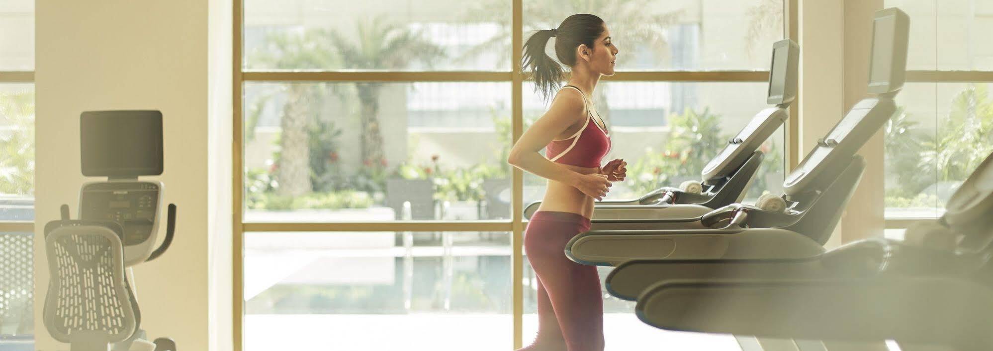 Hotel Taj Swarna, Amritsar Extérieur photo A woman exercising on a treadmill
